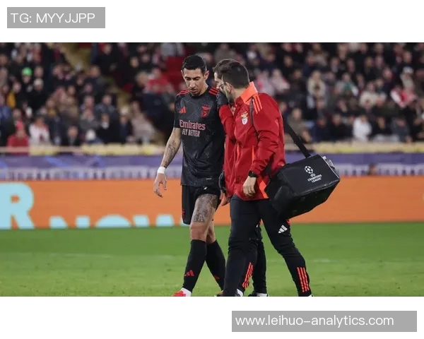 友谊赛精彩对决巴黎圣日耳曼与本菲卡激战成平局红牌事件引发全场热议